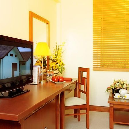 Dong Khanh Hotel Ho Chi Minh City Exterior photo